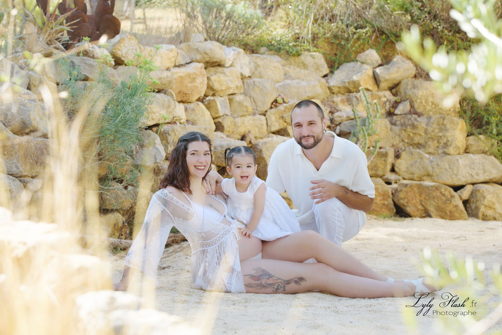 Photographe grossesse et famille en extérieur au Val dans le Var